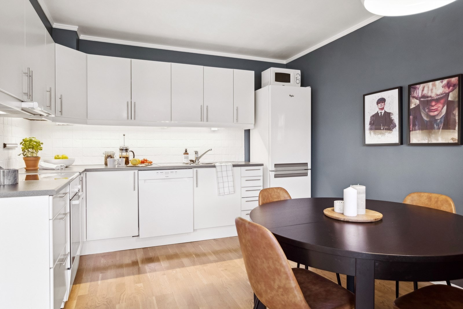 Plass til spisebord på kjøkken. Galleribilde