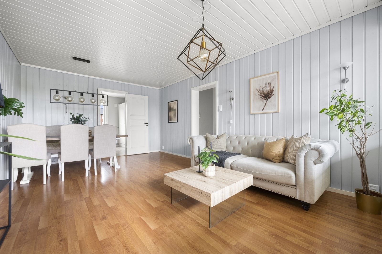 Det er god plass til flere sittegrupper og soner Galleribilde