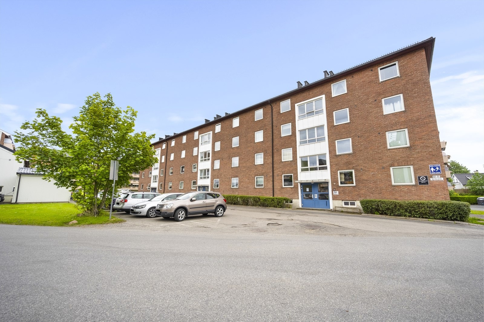 Leiligheten disponerer et parkeringskort med rett til p-plass på borettslagets parkeringsplasser Galleribilde