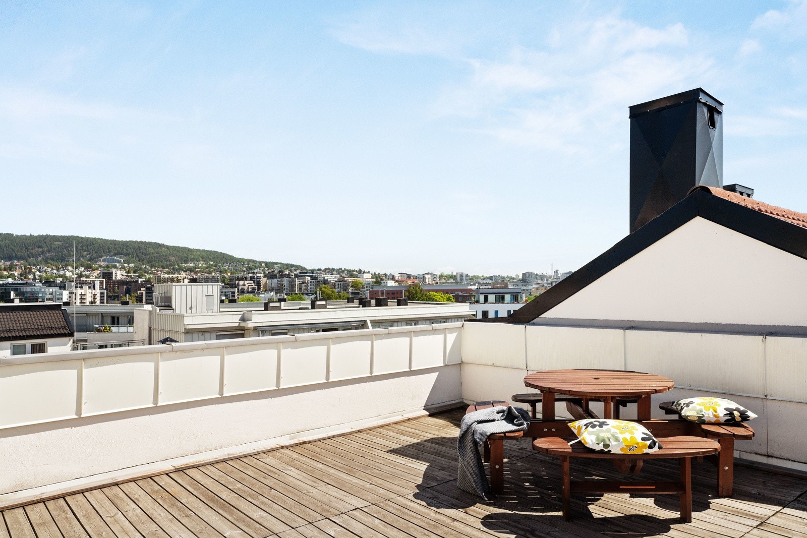 Boligen har også tilgang til to felles takterrasse. Svært gode solforhold og en nydelig utsikt. Galleribilde