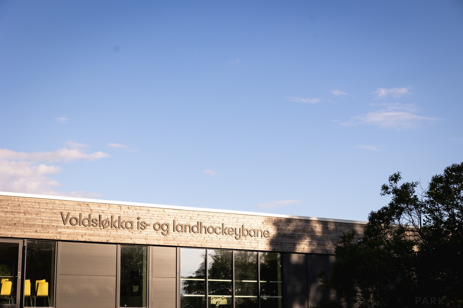 Voldsløkka idrettspark, som ligger i umiddelbar nærhet, gir muligheter for en rekke sportsaktiviteter og rekreasjon. Galleribilde