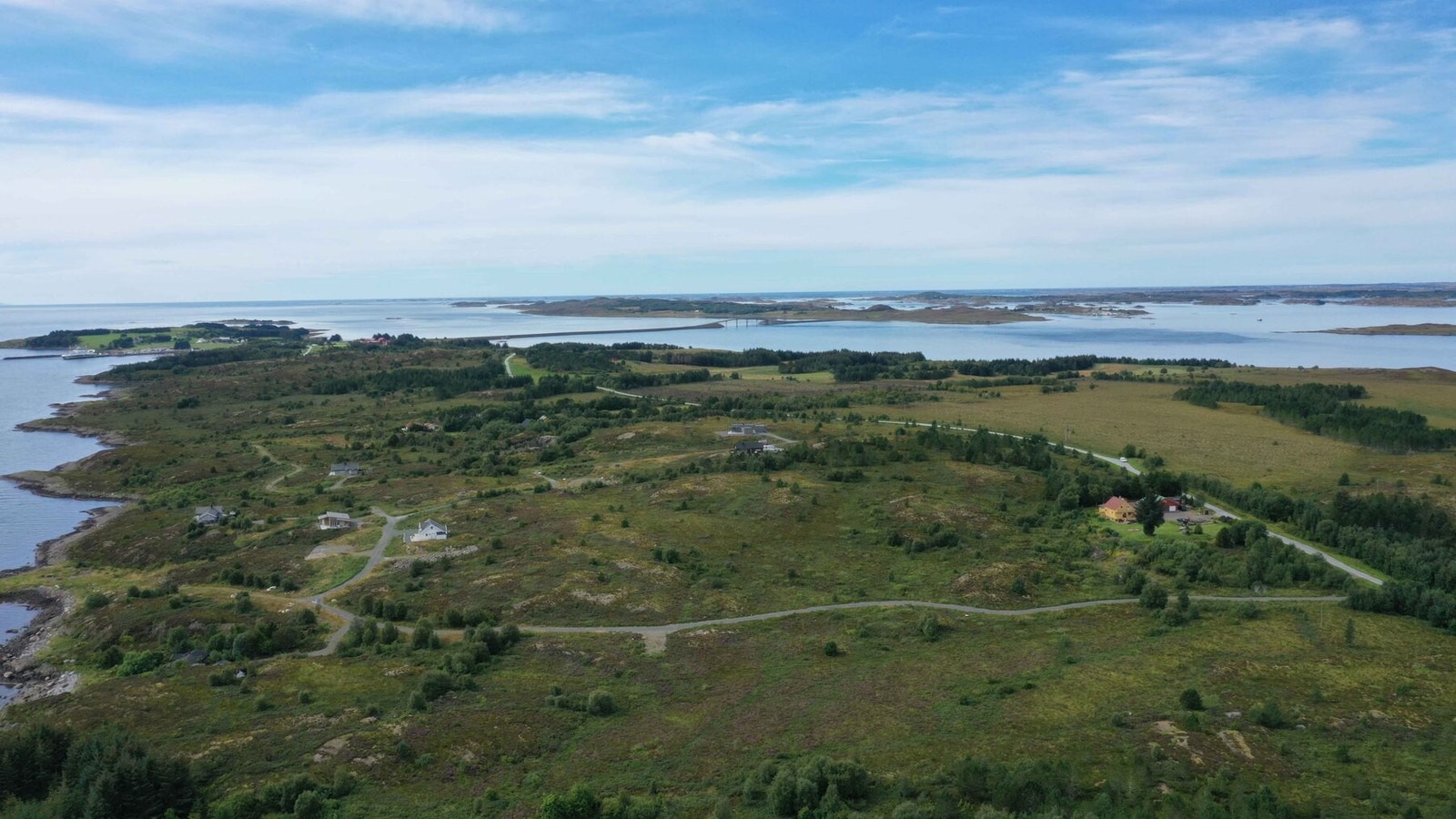 Dronefoto over tomteområdet Galleribilde