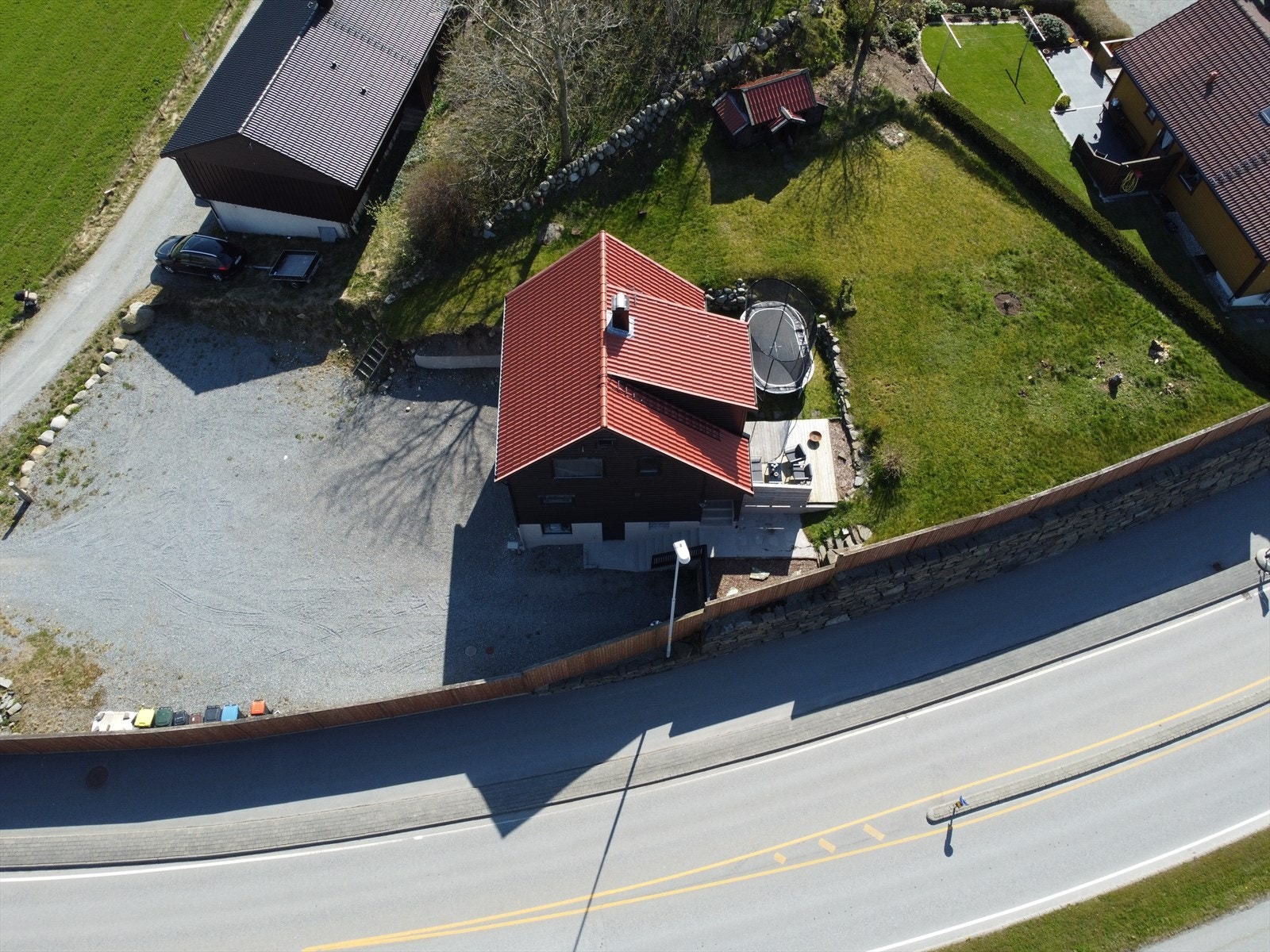 Tomten er på ca 403 kvm og er uten byggeklausul Galleribilde