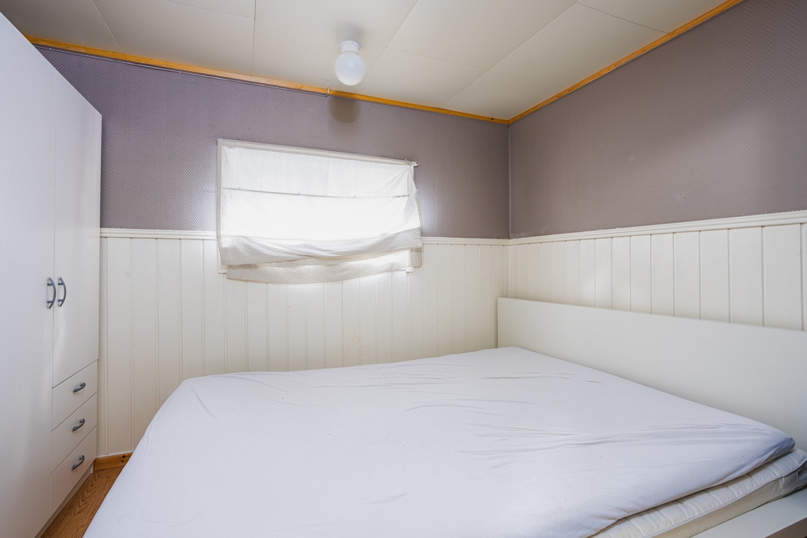 Plass til senger av god størrelse med tilhørende oppbevaringsplass Galleribilde