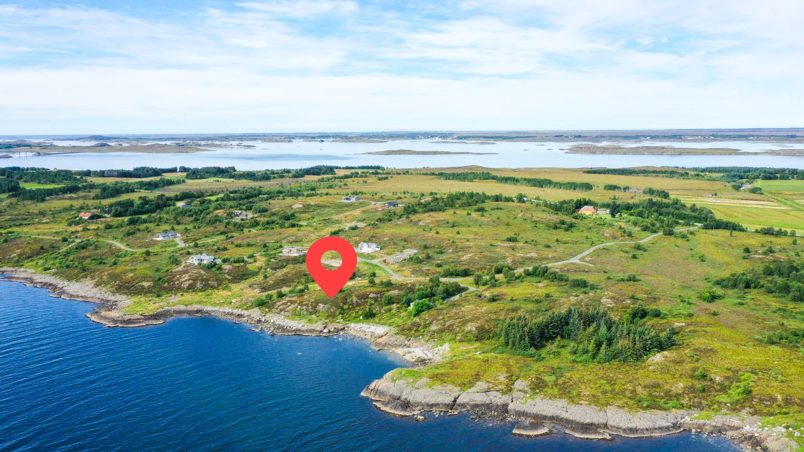 Tomta ligger et steinkast fra Edøyfjorden, Galleribilde