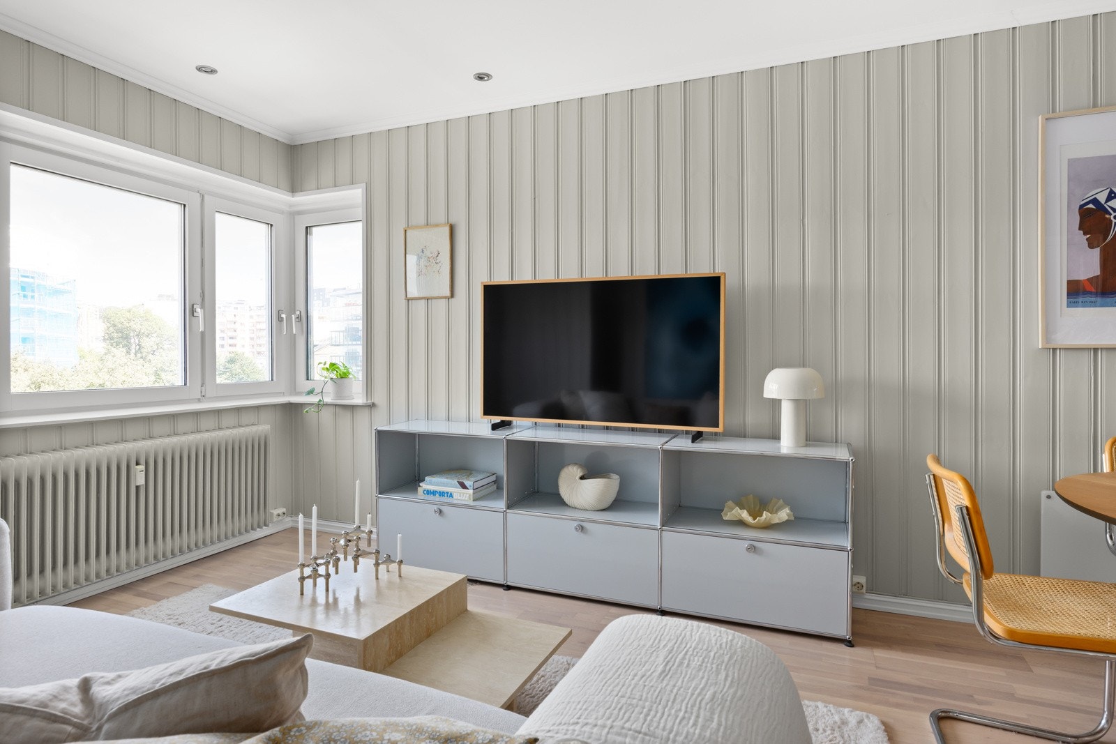 Oppvarming via radiatorer, varmtvann, tv/internett, vaktermester og mer er inkludert i felleskostnadene. Galleribilde