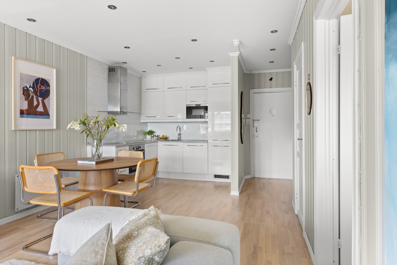 Åpen kjøkkenløsning i stuen. Galleribilde