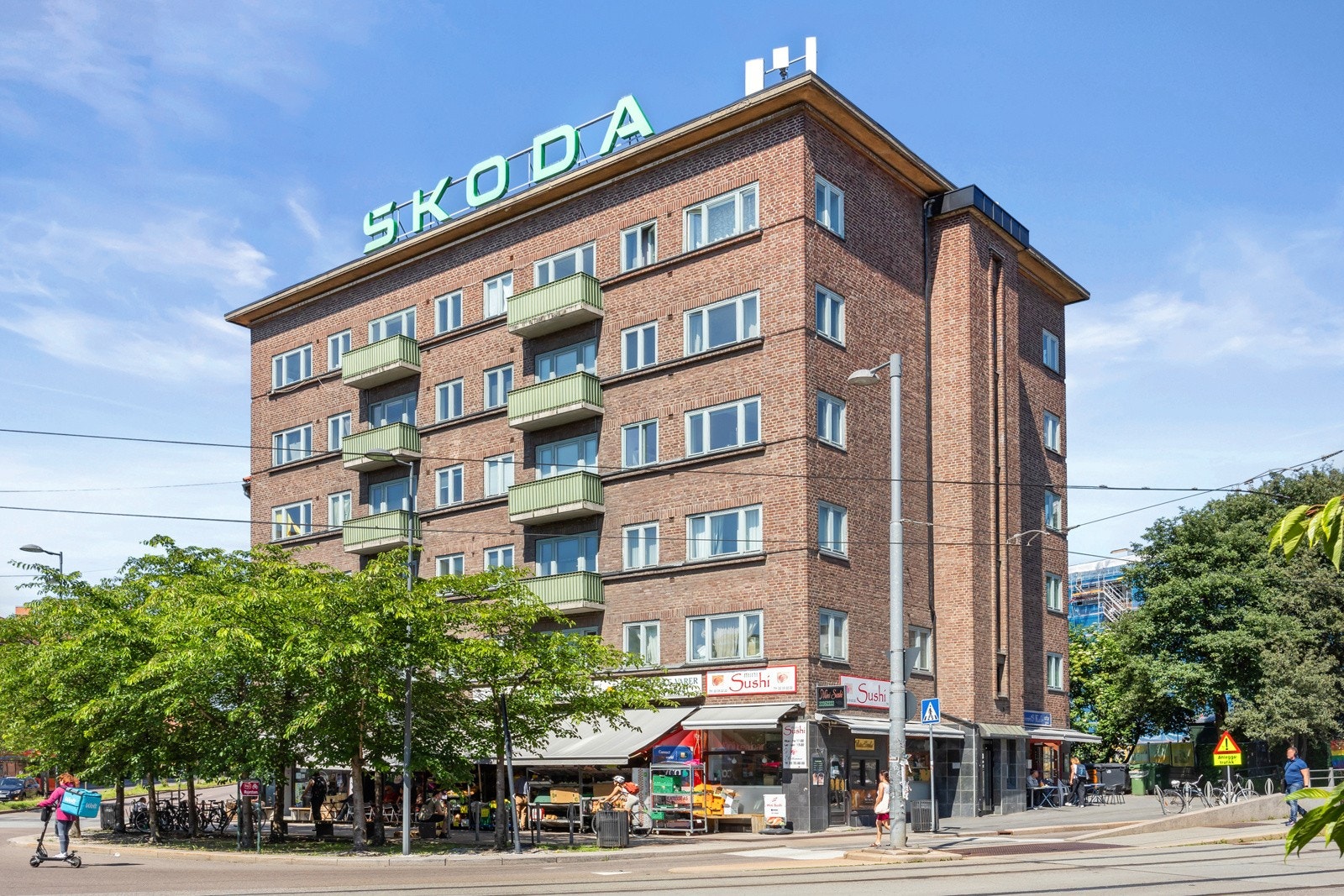 Sentral plassering på Carl Berners Plass. Umiddelbar nærhet til dagligvare, servicetilbud, park og kollektivtransport. Galleribilde