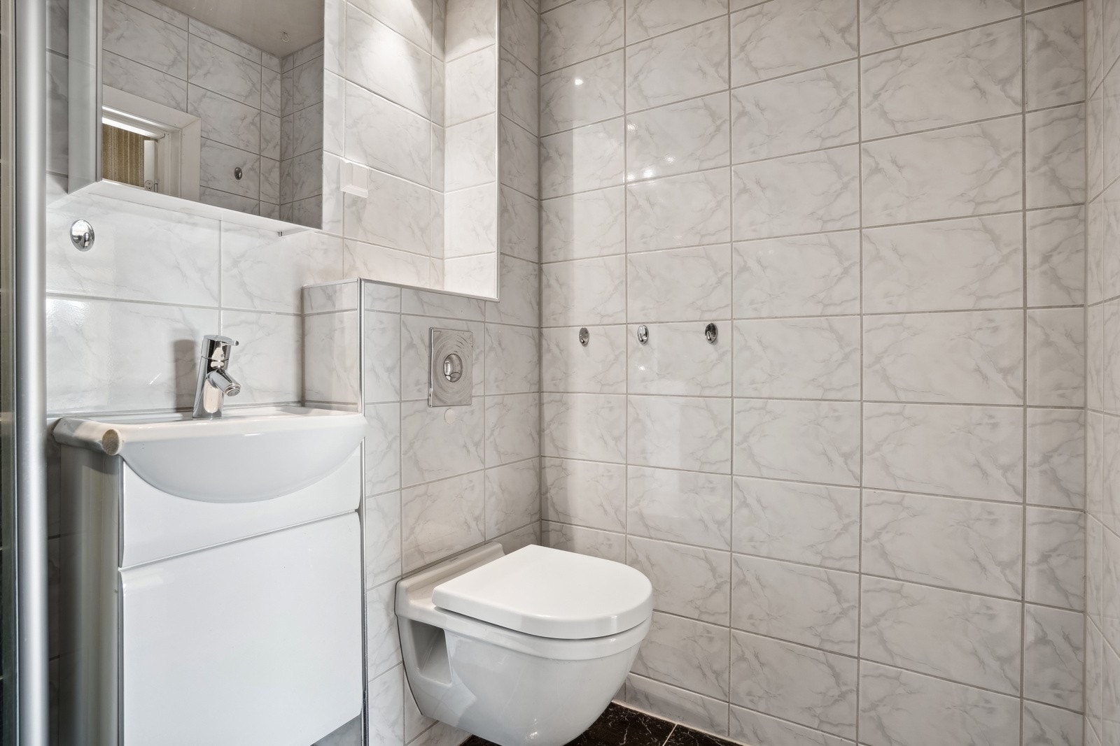 Flislagt bad med gulvvarme. Galleribilde