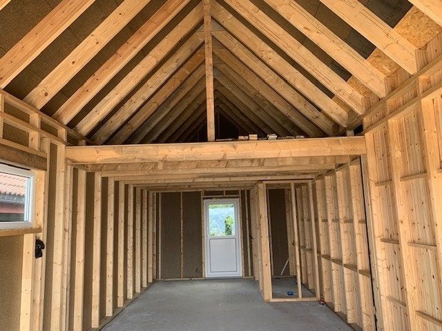 Kjøper velger selv om en ønsker å kjøpe det slik det står eller få det ferdig innredet av selger. Galleribilde