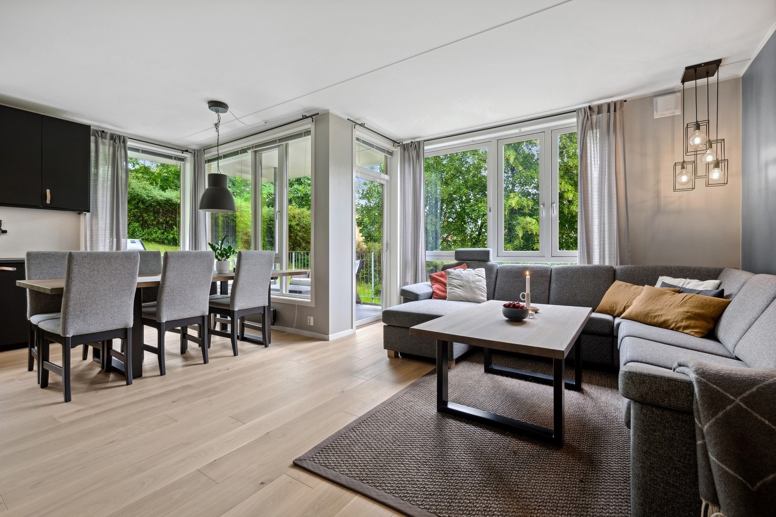 Velkommen til Valhallveien 5 E! Stor og lys 2-roms med parkering i garasje og romslig balkong. Galleribilde