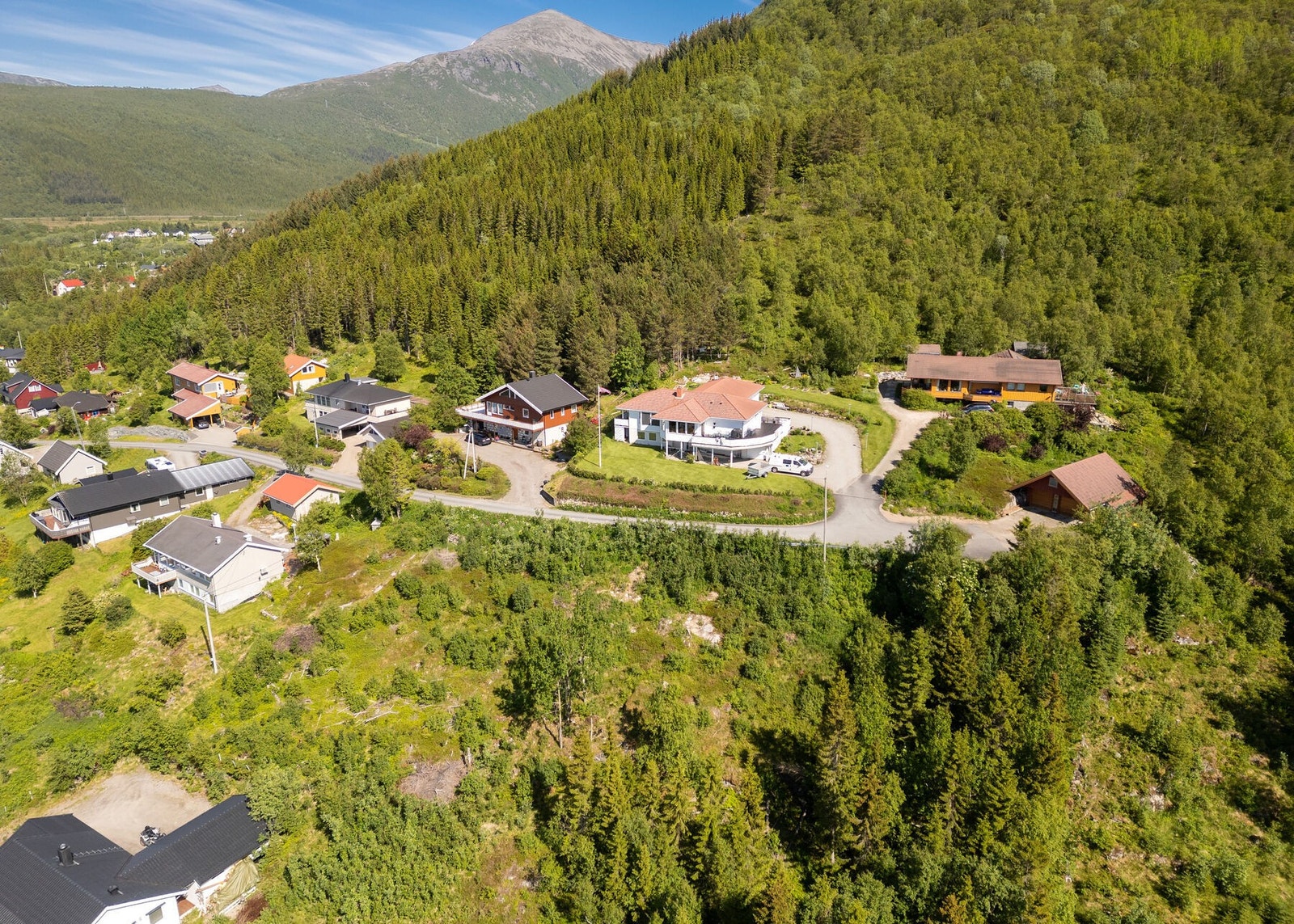 Fiske- og bademuligheter får du ved Sigerfjordstranda, og det er også anlagt lysløype i Sigerfjord Galleribilde