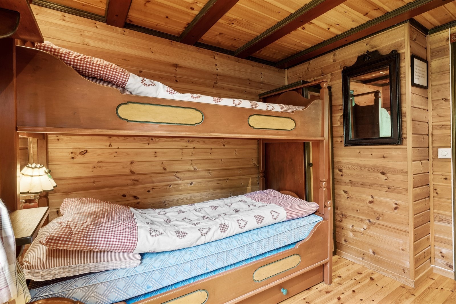 Det er vel nesten obligatorisk med køyeseng på hytta? Galleribilde