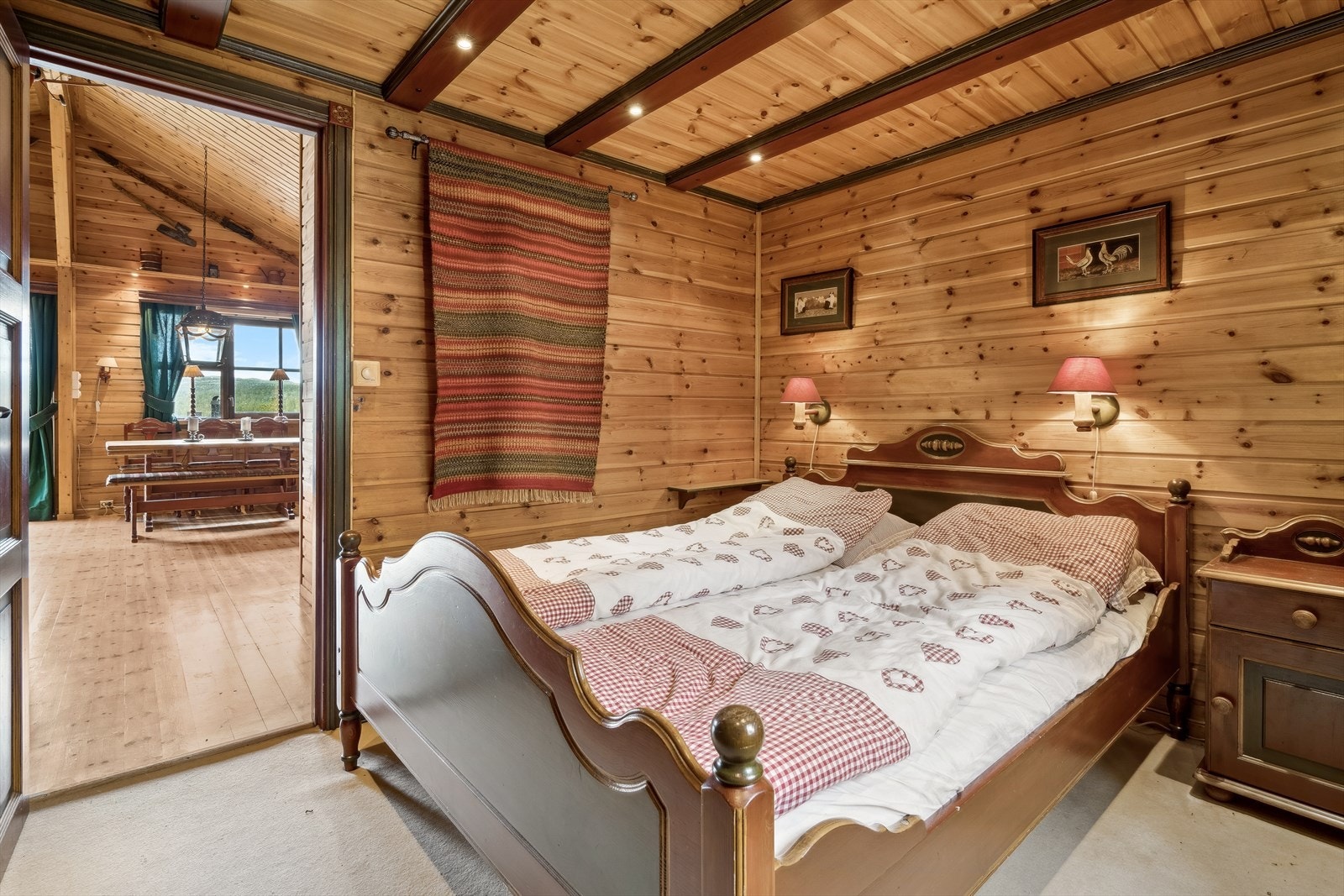 Her er det godt om plass til en 180 seng og det er fortsatt plass Galleribilde