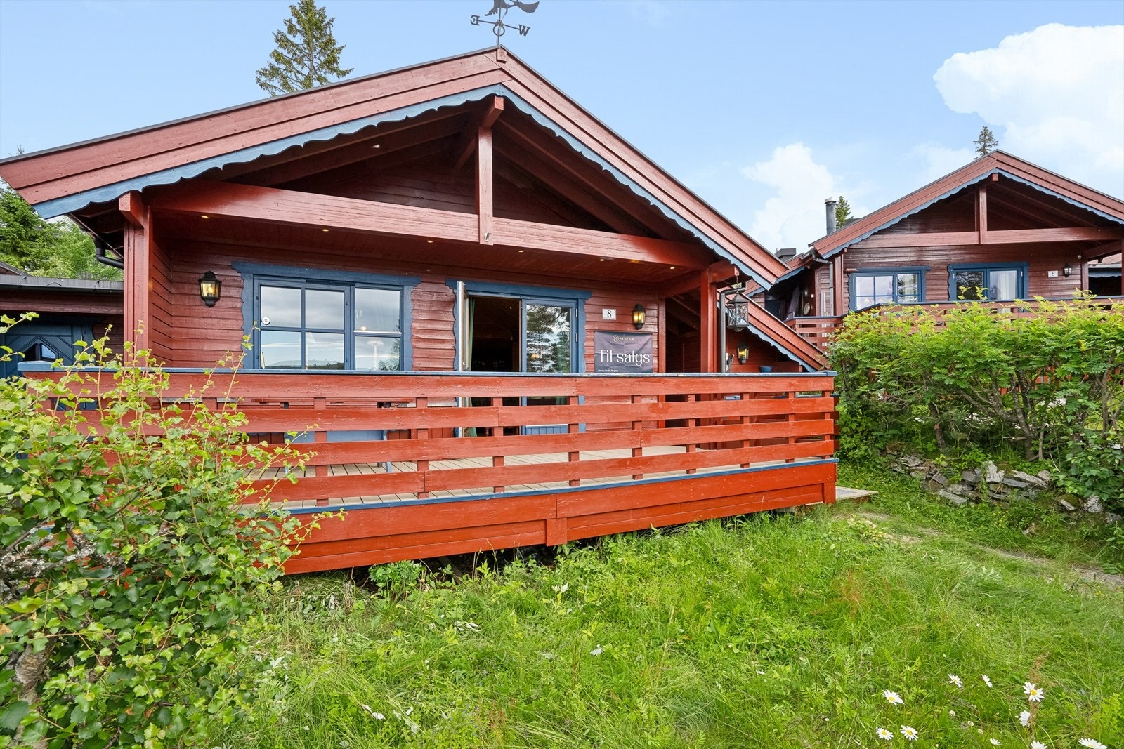 Romslig veranda som familien kan nyte utsikten fra Galleribilde