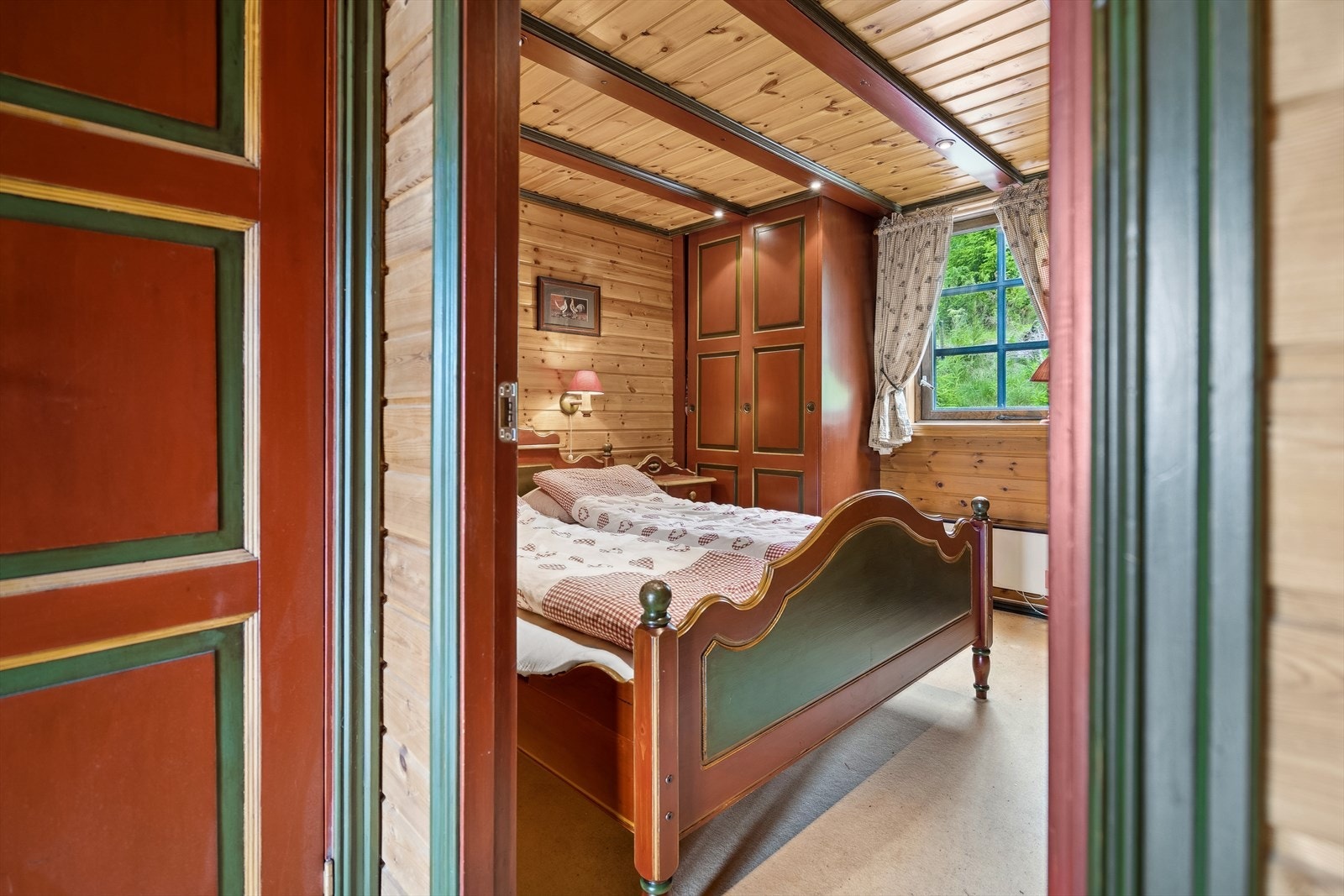 Hovedsoverom med overraskende god plass Galleribilde