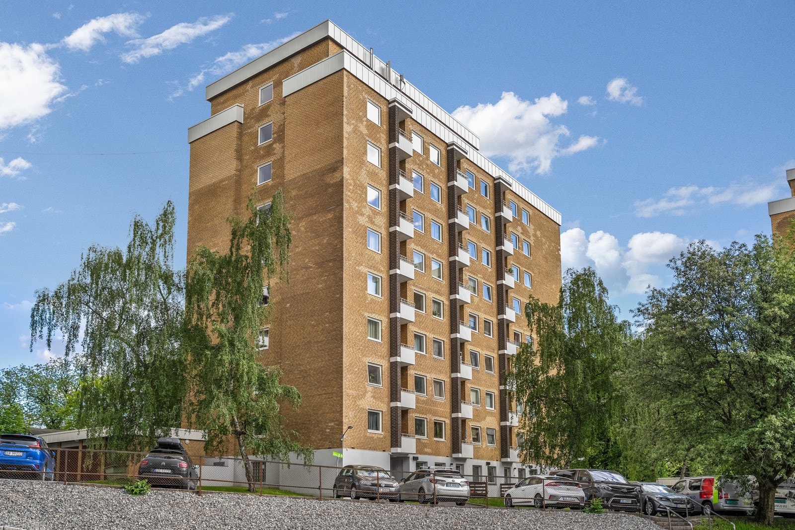 Leiligheten ligger sentralt til i et attraktivt boligområde på Bjølsen, nær Nydalen og Sagene. Det er flere koselige og populære kaféer og spisesteder i umiddelbar nærhet, samt gangavstand til BI og Storo Storsenter. Galleribilde