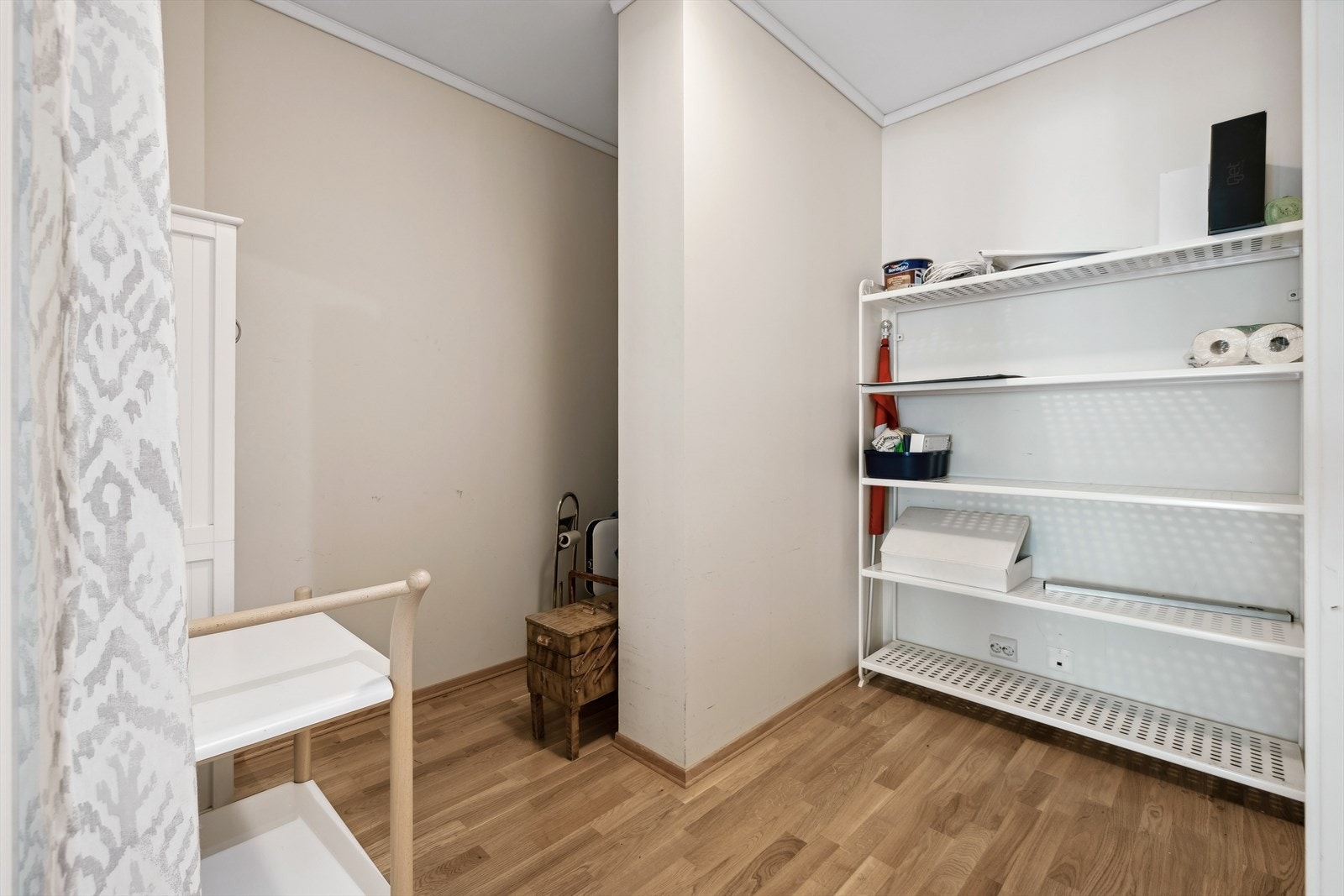 Romslig bod i leiligheten. Galleribilde