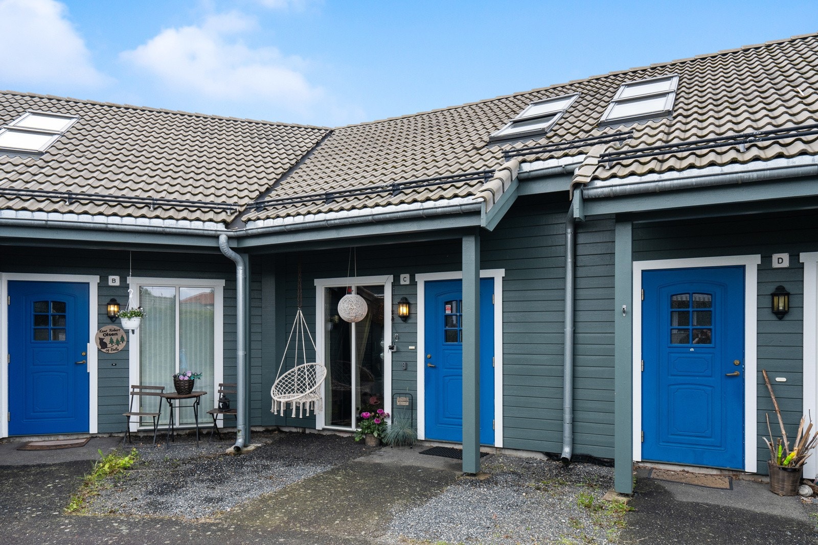 Hyggelig inngangsparti med plass til sittegruppe. Galleribilde