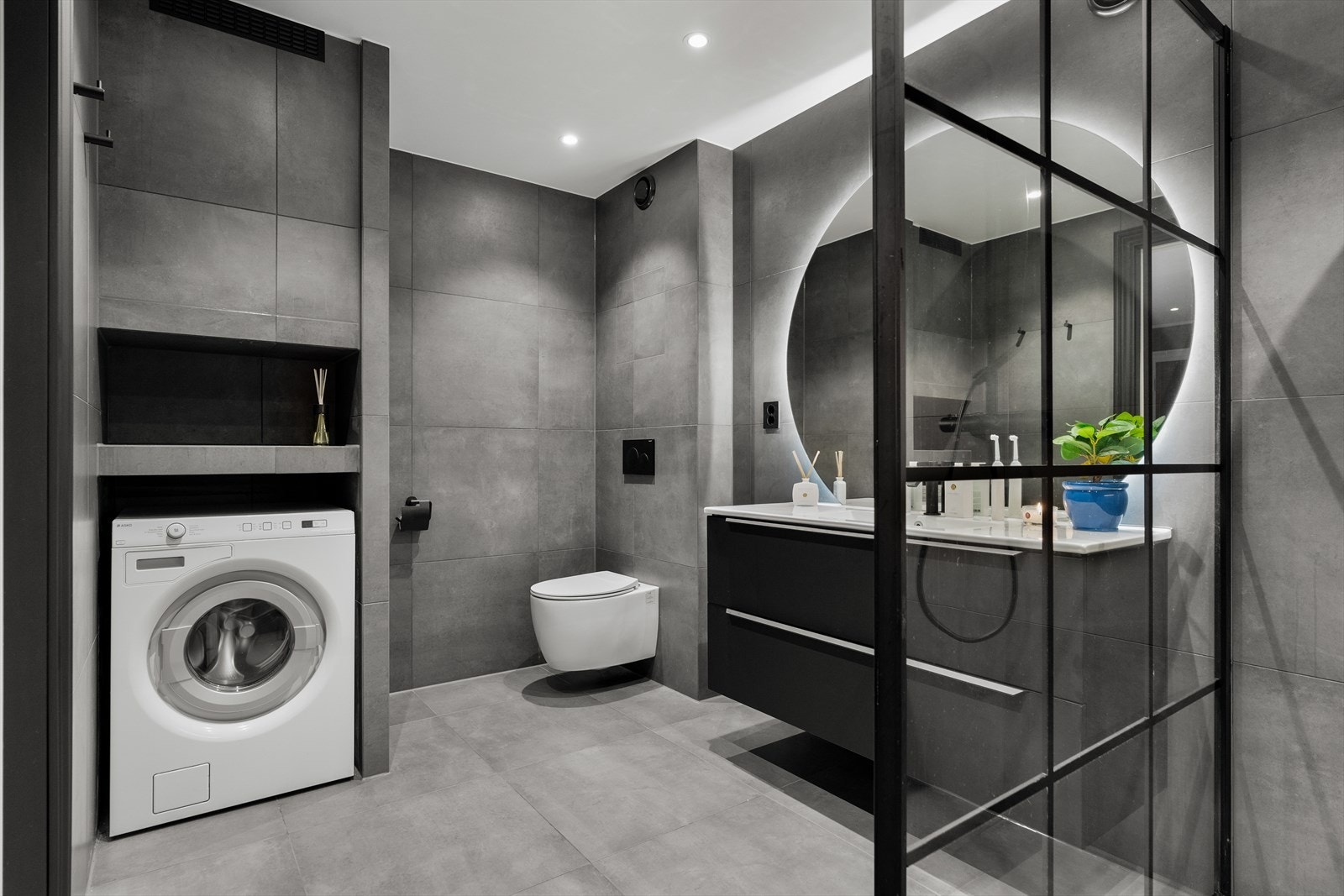 Baderommet har fått tilstandsgrad 1 av takstmann - se dokumentasjon vedlagt salgsoppgaven Galleribilde