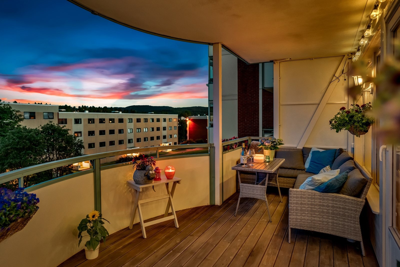 Her er det god plass til møblement! Med sydøsttvendt orientering har du solen til godt utover kvelden. Galleribilde