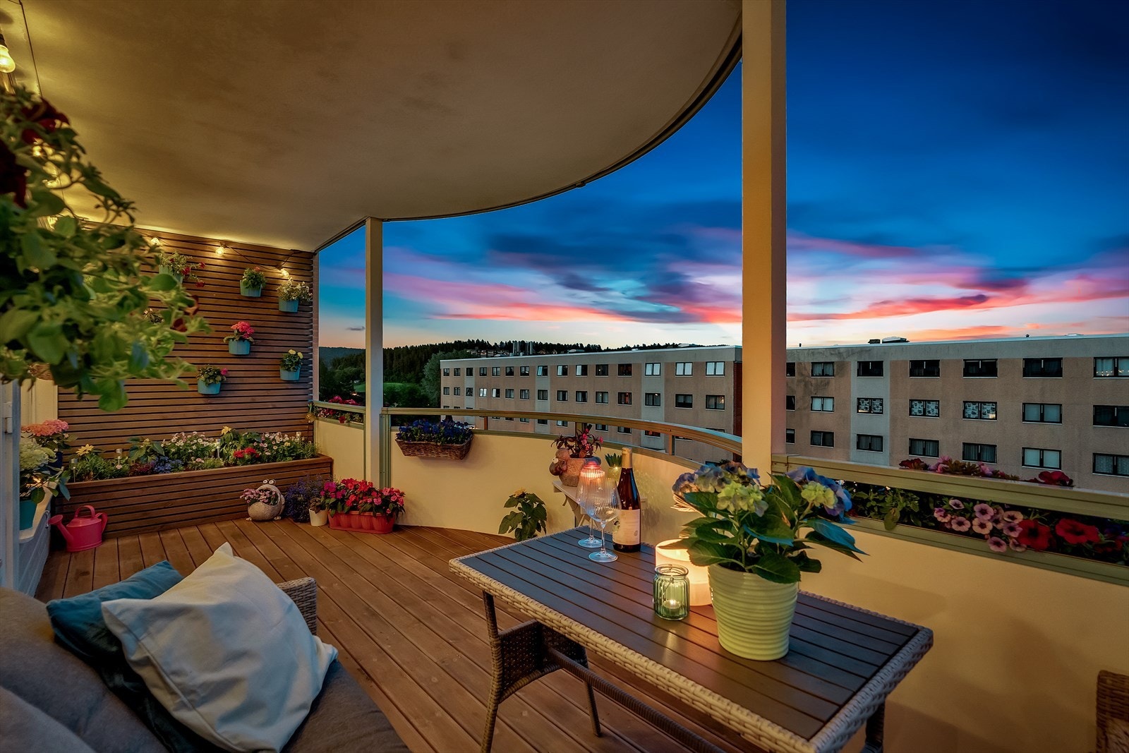 Stemningen på kvelden er rett og slett magisk! - Kanskje du blir vert for neste nyttårsfest, 17. mai eller diverse værfenomener Galleribilde