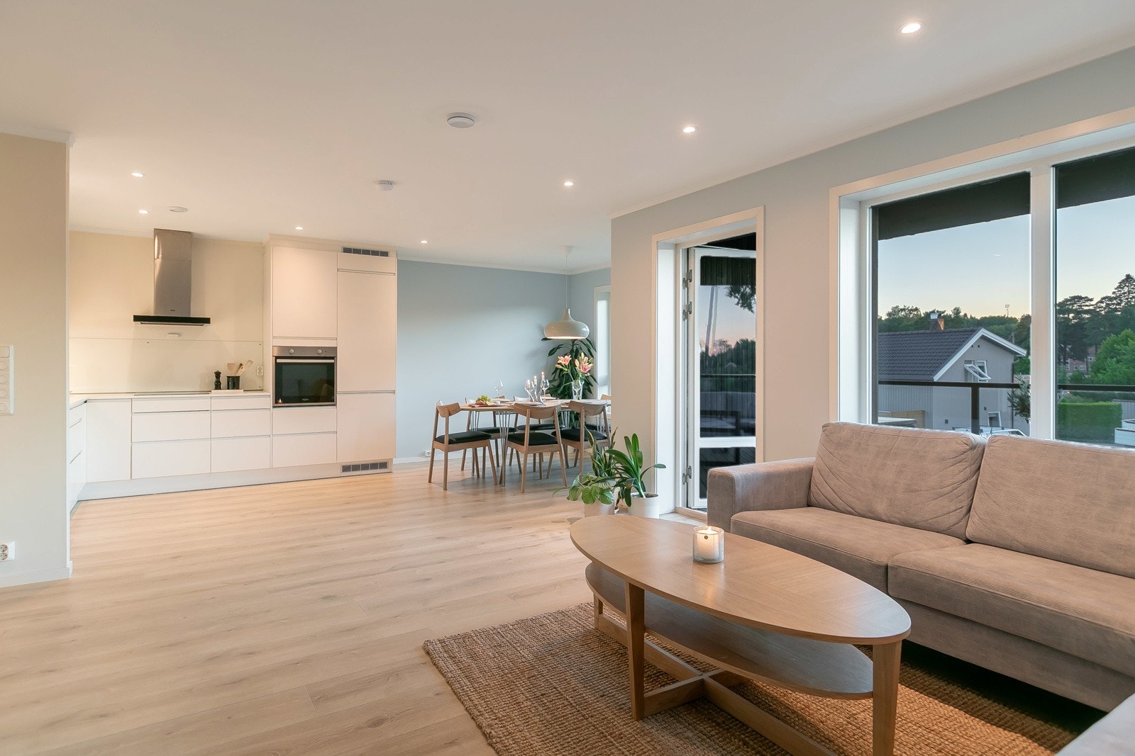 Denne leiligheten er både stilren og enkel å innrede til din egen stil. Galleribilde