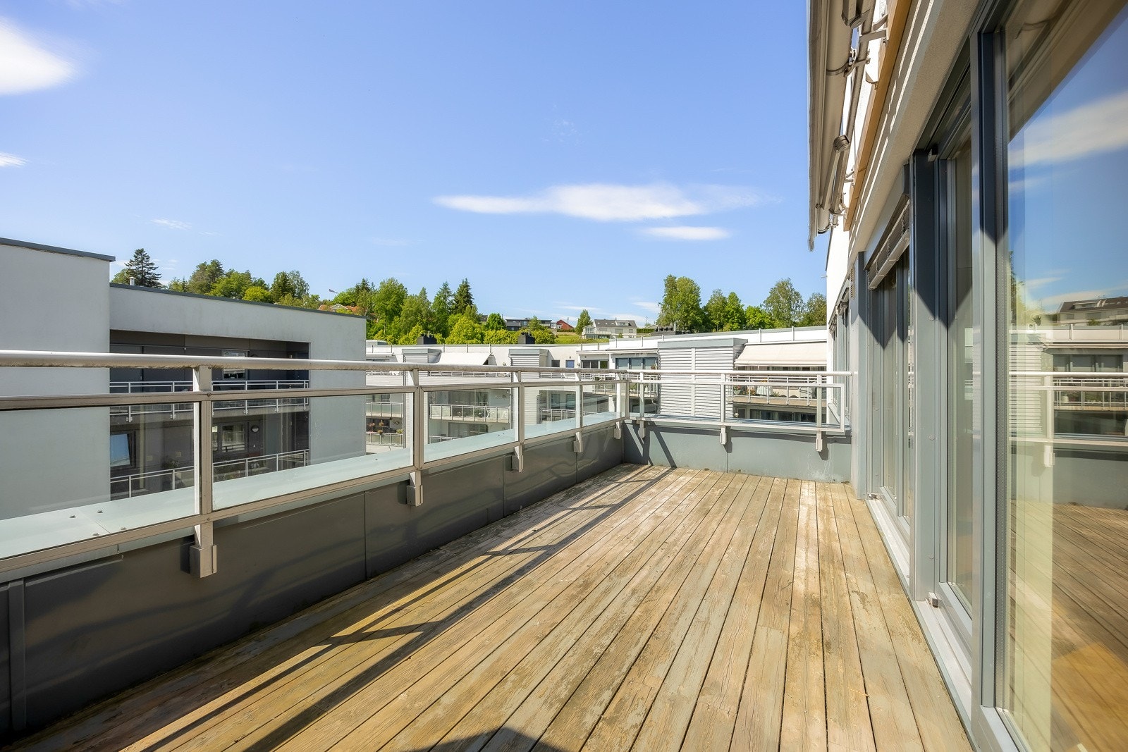 Terrasse med adkomst fra stue. Galleribilde