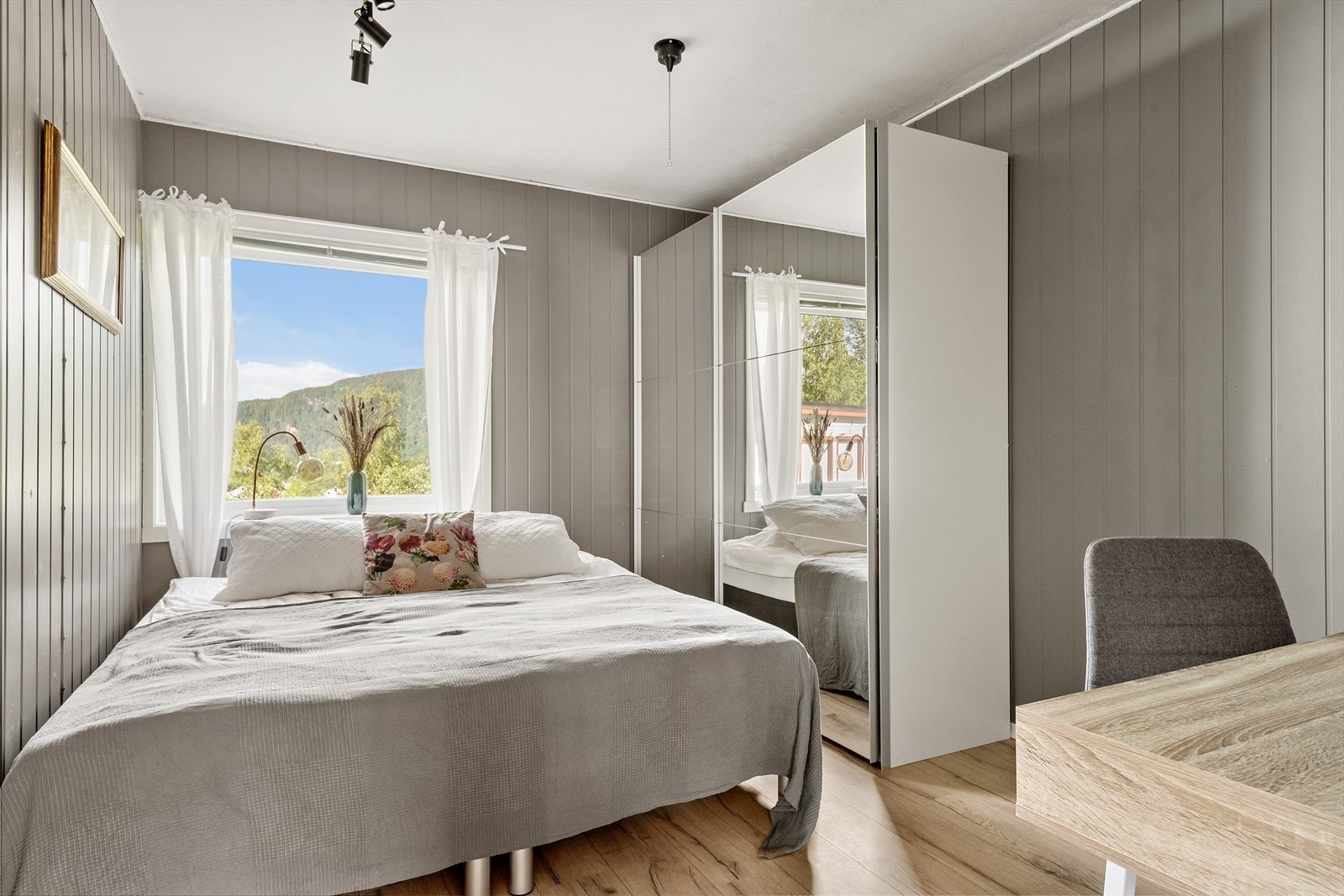 Hovedsoverommet har også adkomst fra stuen. Galleribilde