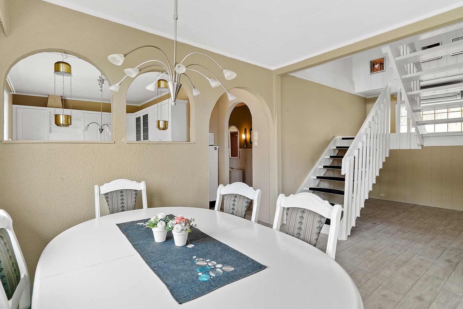 God plass til spisebord Galleribilde