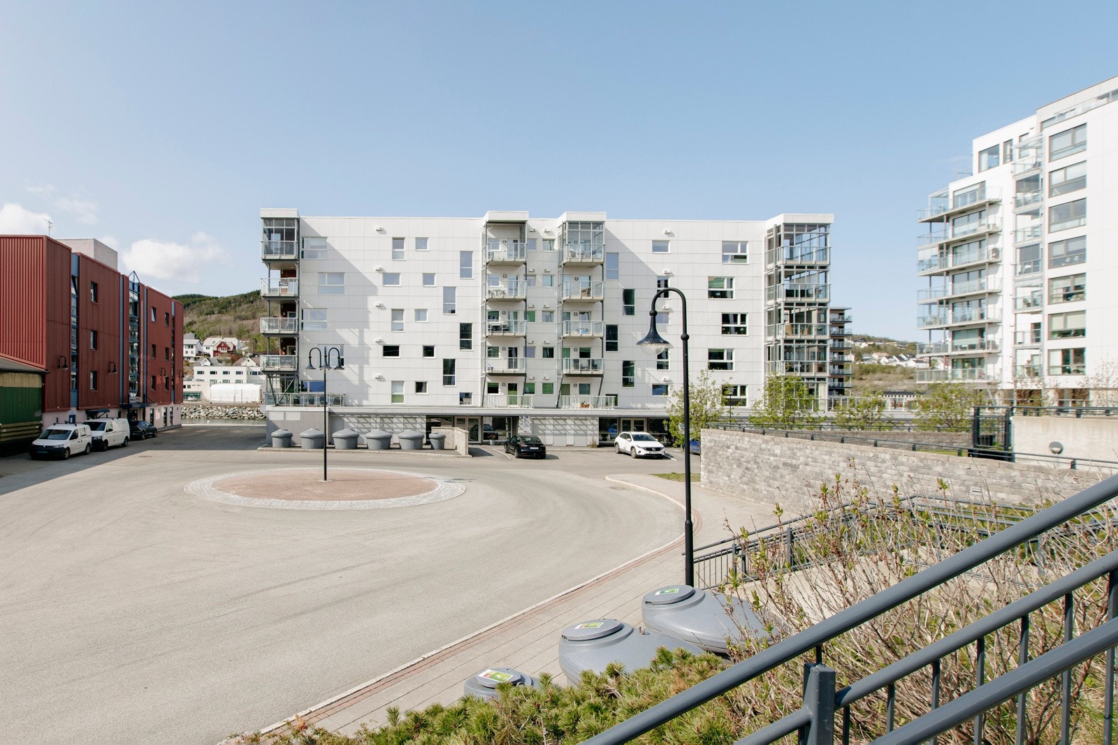- 4- roms leilighet beliggende i 3 etasje med garasjeplass og sportsbod. Galleribilde