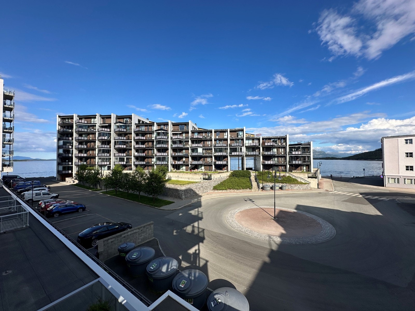 - Fra balkongen er det åpen mot havet fra begge sider Galleribilde