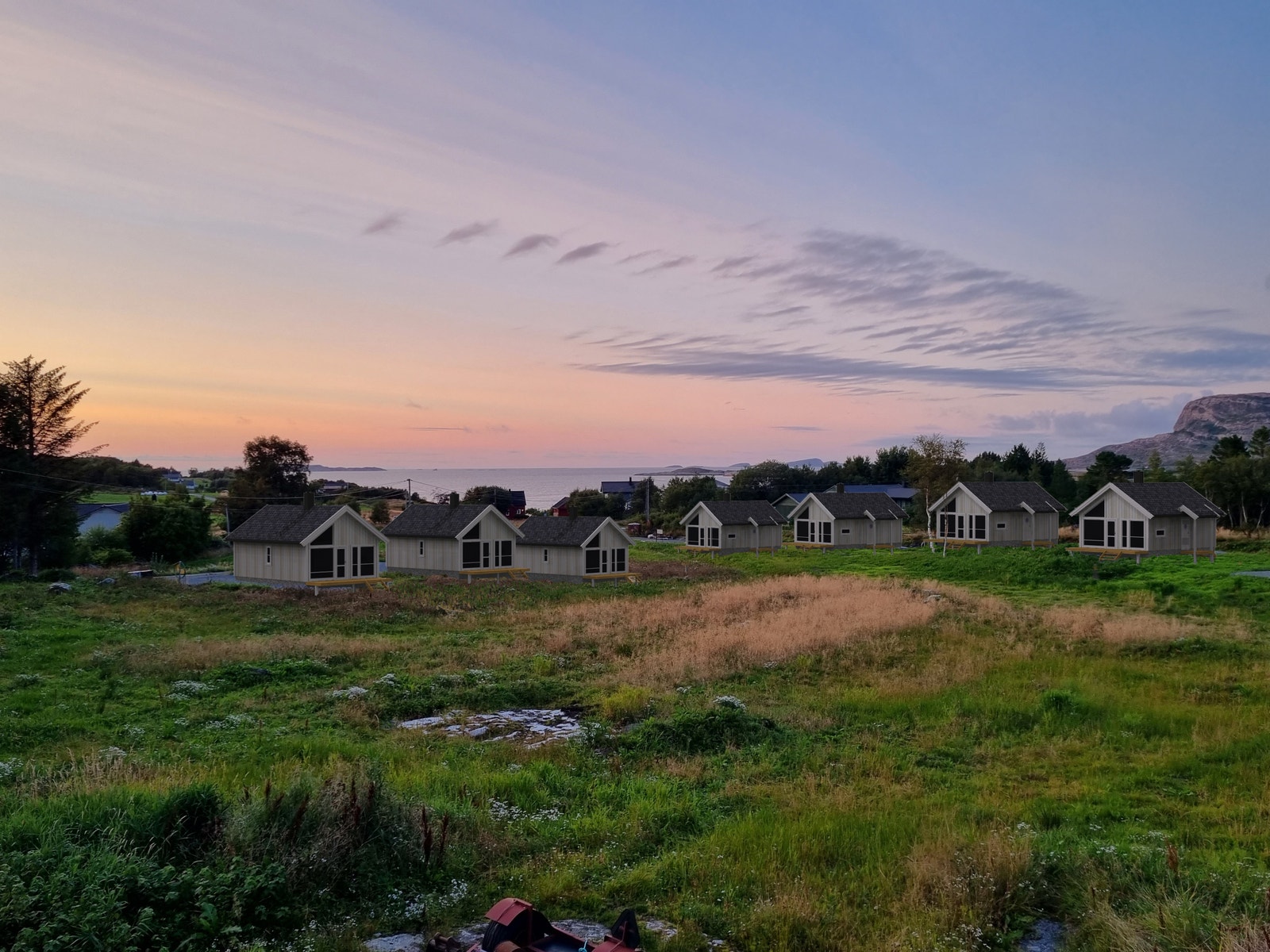 Omgivelsene gir rekreasjon og ro i sjelen. Ønsker man en mer urban avveksling, kan man også nyte god mat og drikke på en av de koselige spisestedene i nærheten Galleribilde
