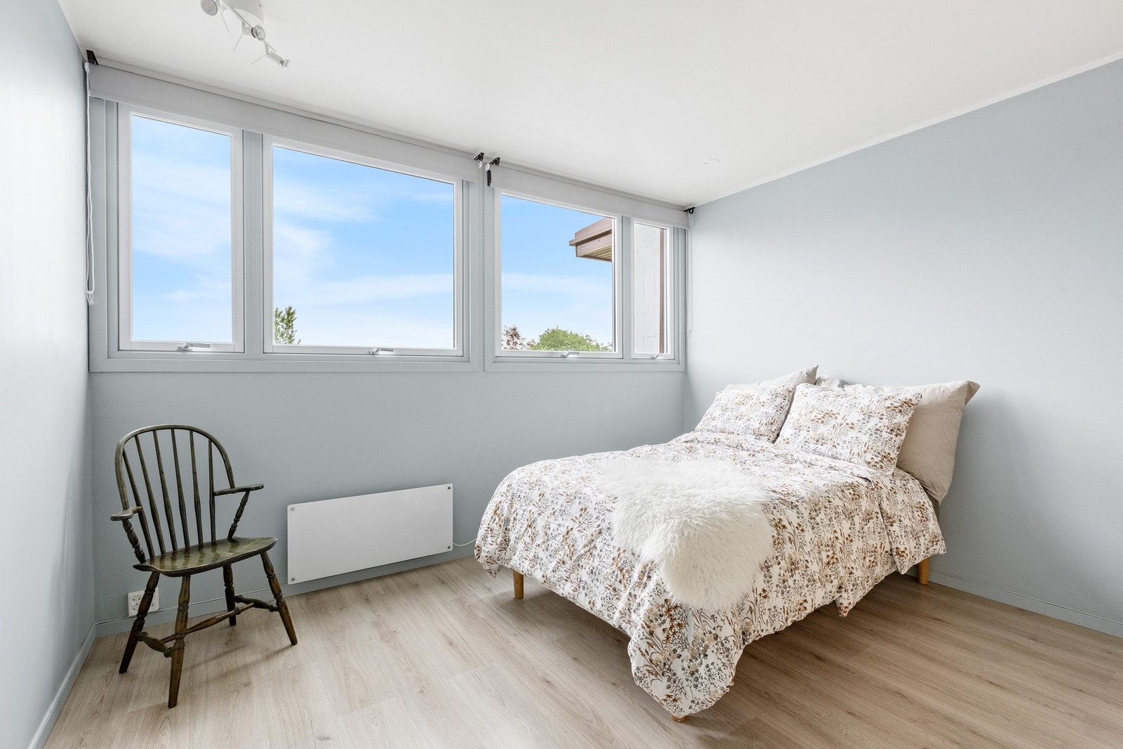Rommet er godt egnet for innredning med både seng, garderobe og skrivebord, dersom man skulle ønske det. Galleribilde