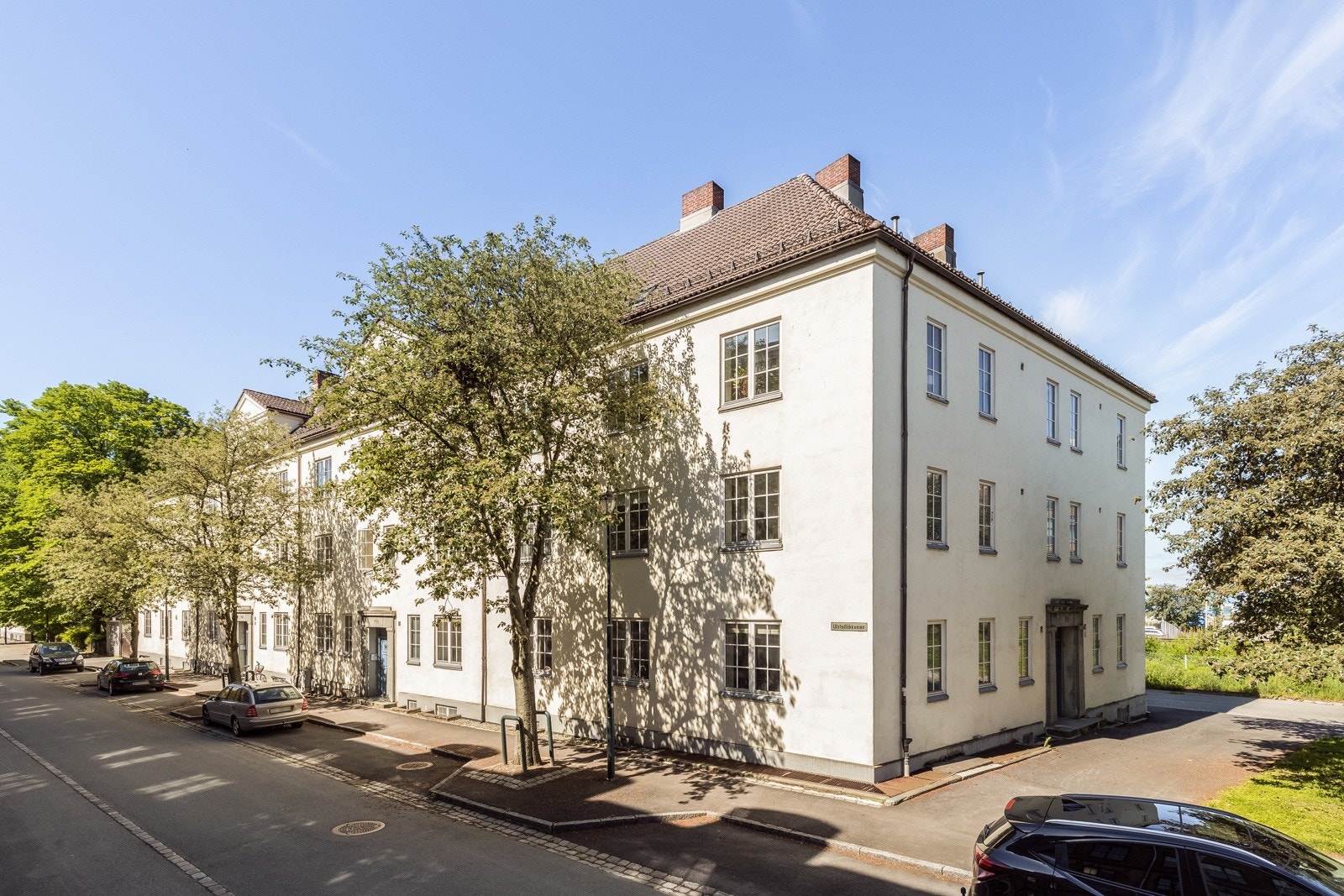 Velkommen til en tiltalende og velholdt leilighet i et av Trondheims mest etterspurte boområder, kun noen få minutters gange fra Solsiden. Galleribilde