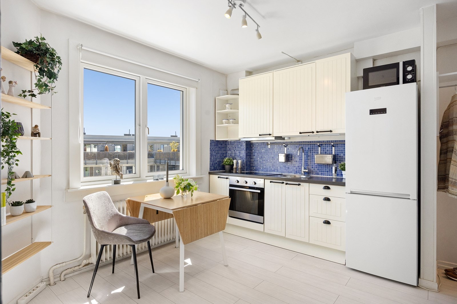 Den gode takhøyden gir en særdeles lys og luftig atmosfære. Galleribilde