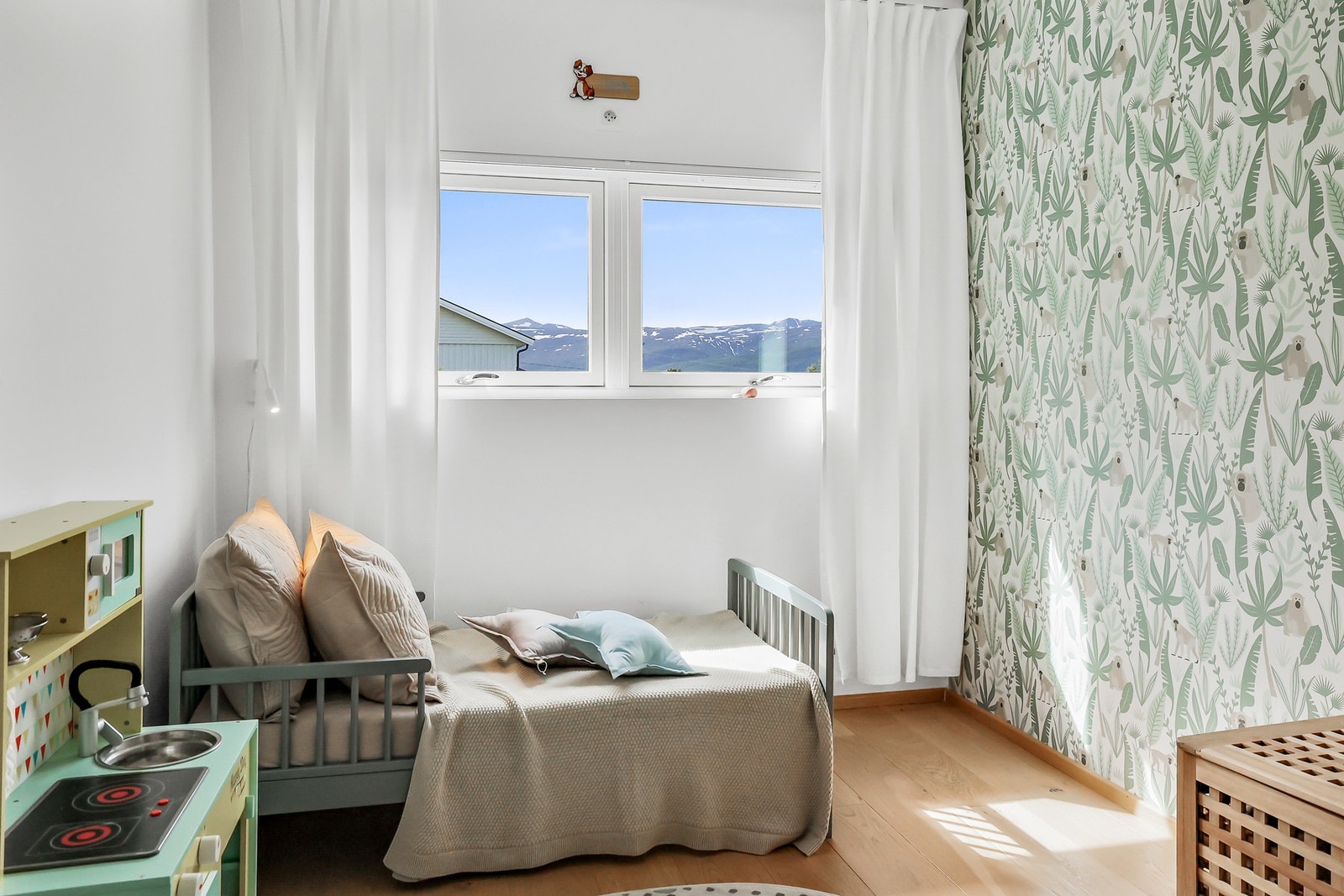 Vindusflatene gir godt med naturlig lysinnslipp. Galleribilde