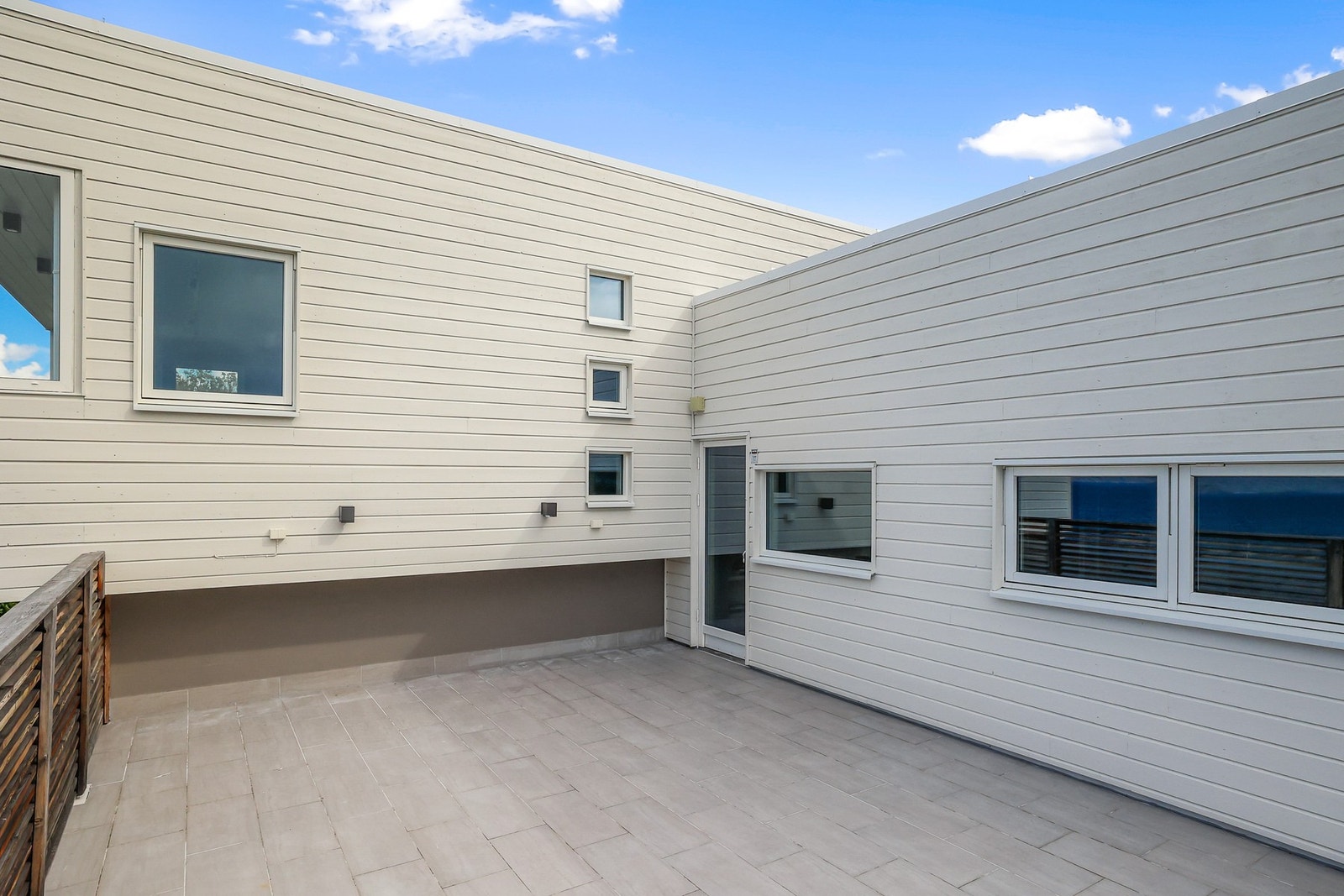 Her er det god plass til ulike sittesoner og annet ønsket møblement. Galleribilde