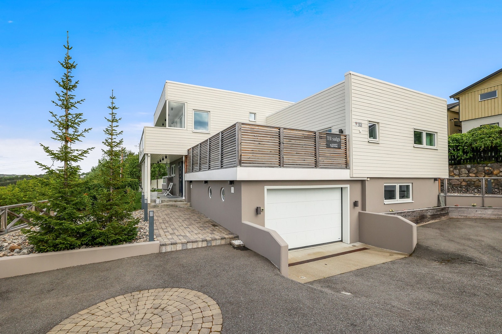 Integrert garasje. Galleribilde