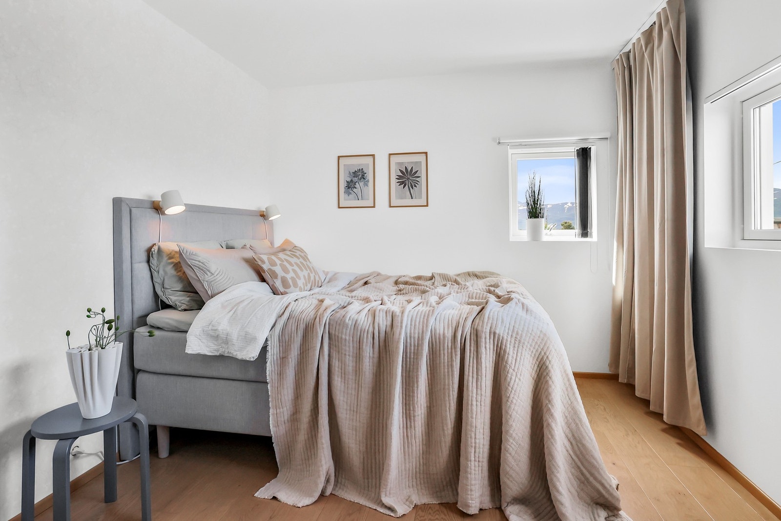 Alle soverommene har overflater malt i et tidløst fargevalg. Galleribilde