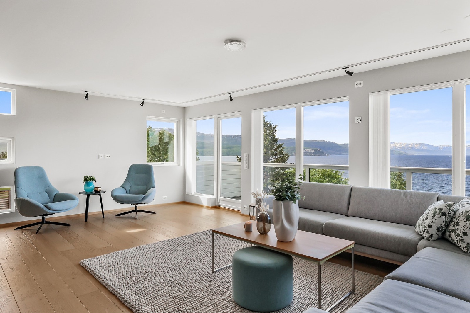 Overflatene er malt i et tidløst fargevalg. Galleribilde