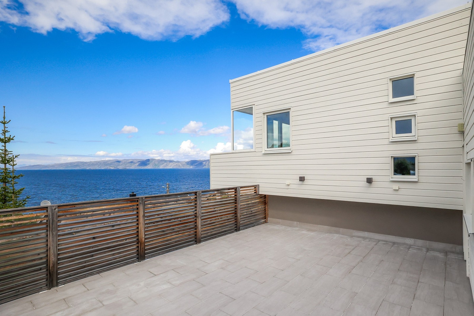 Terrasse med utgang fra kontor Galleribilde