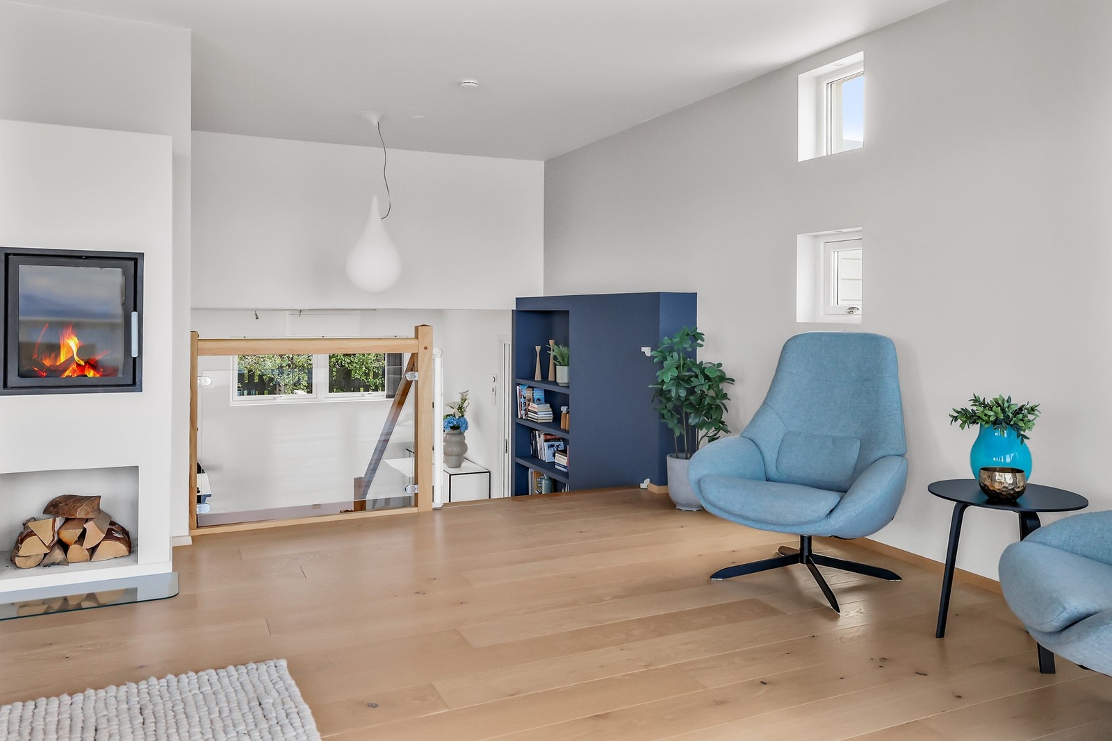 Det er montert vedovn for hyggelig oppvarming. Galleribilde