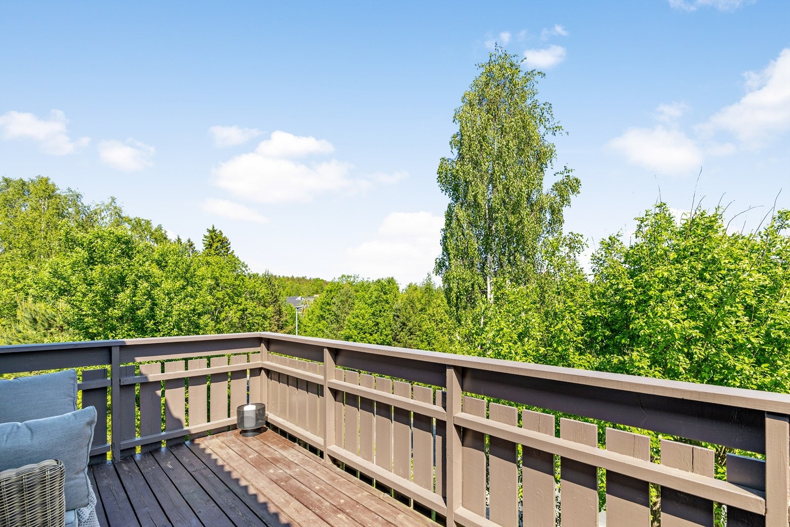 Ingen gjenboere på østsiden, kun fritt utsyn til skog og mark. Idyllisk! Galleribilde