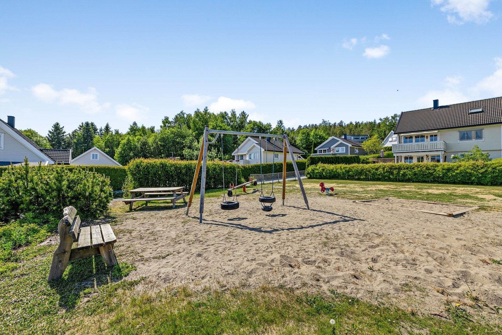 Felles lekeplass i området som er populært sted for de minste Galleribilde