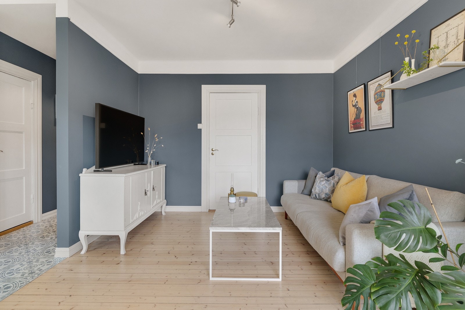Fiber fra Obos er inkludert i felleskostnadene. Radiatorer med sentralfyring gir god og jevn varme i tillegg til forutsigbare strømkostnader. Galleribilde
