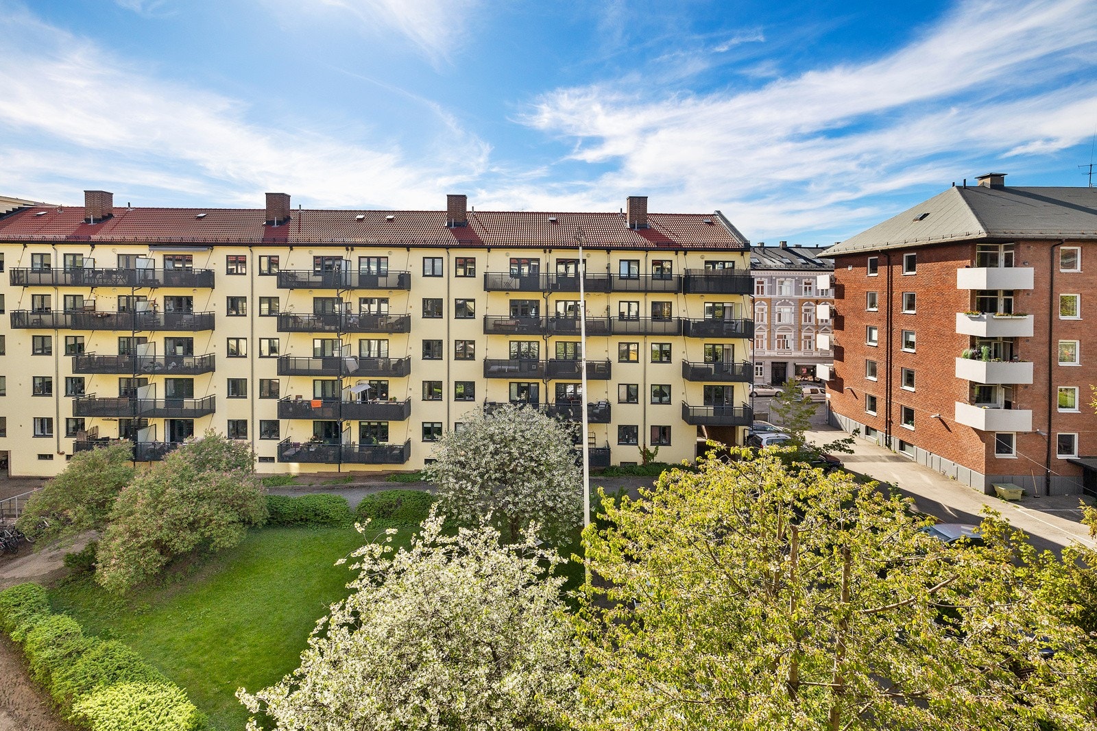 Svært attraktiv og populær beliggenhet på Grünerløkka, med nærhet til alt av kulturelle begivenheter, parker og utesteder. Galleribilde