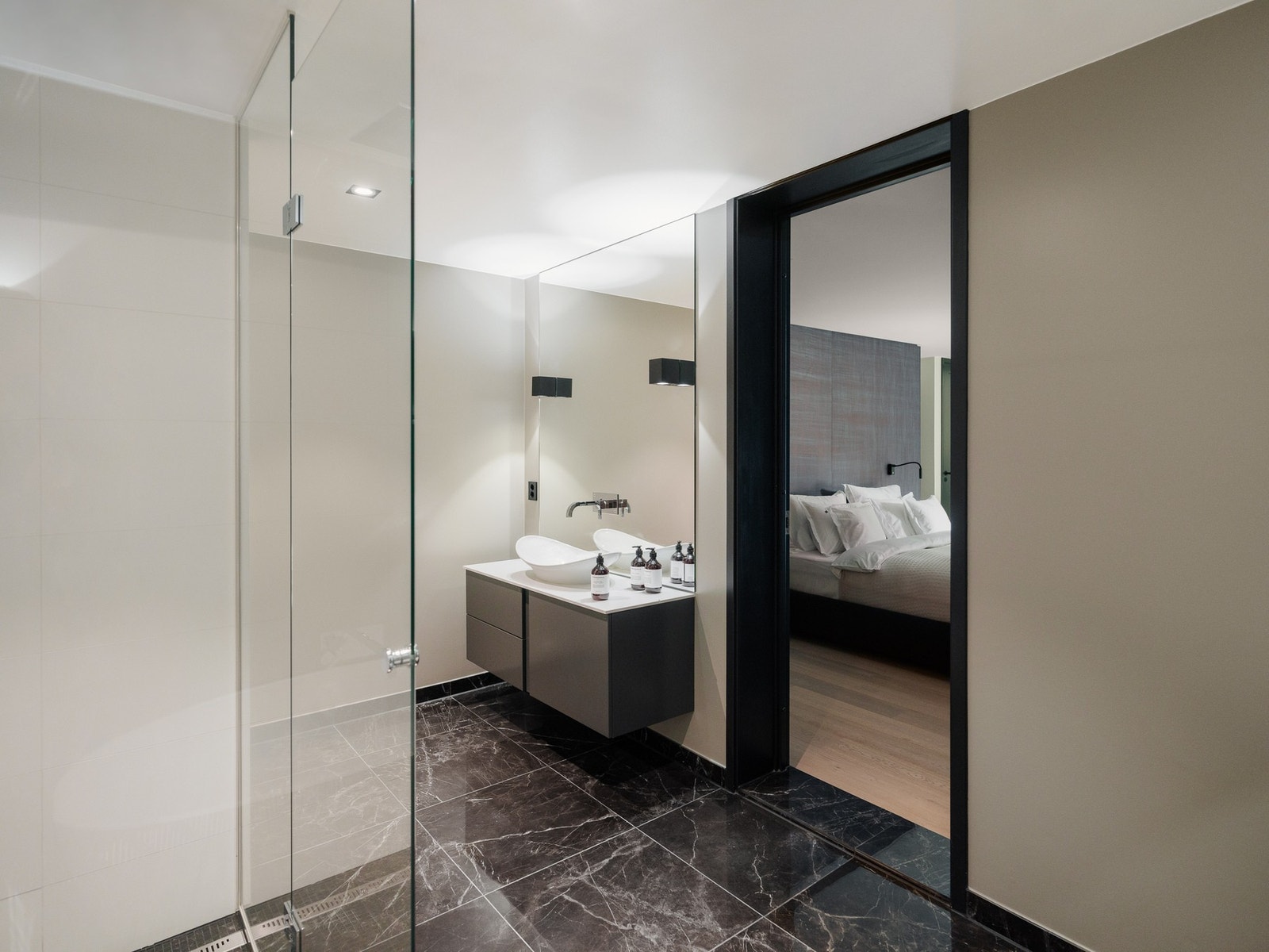 I tillegg til dette badet har du eget gjestebad og teknisk rom/vaskerom. Galleribilde