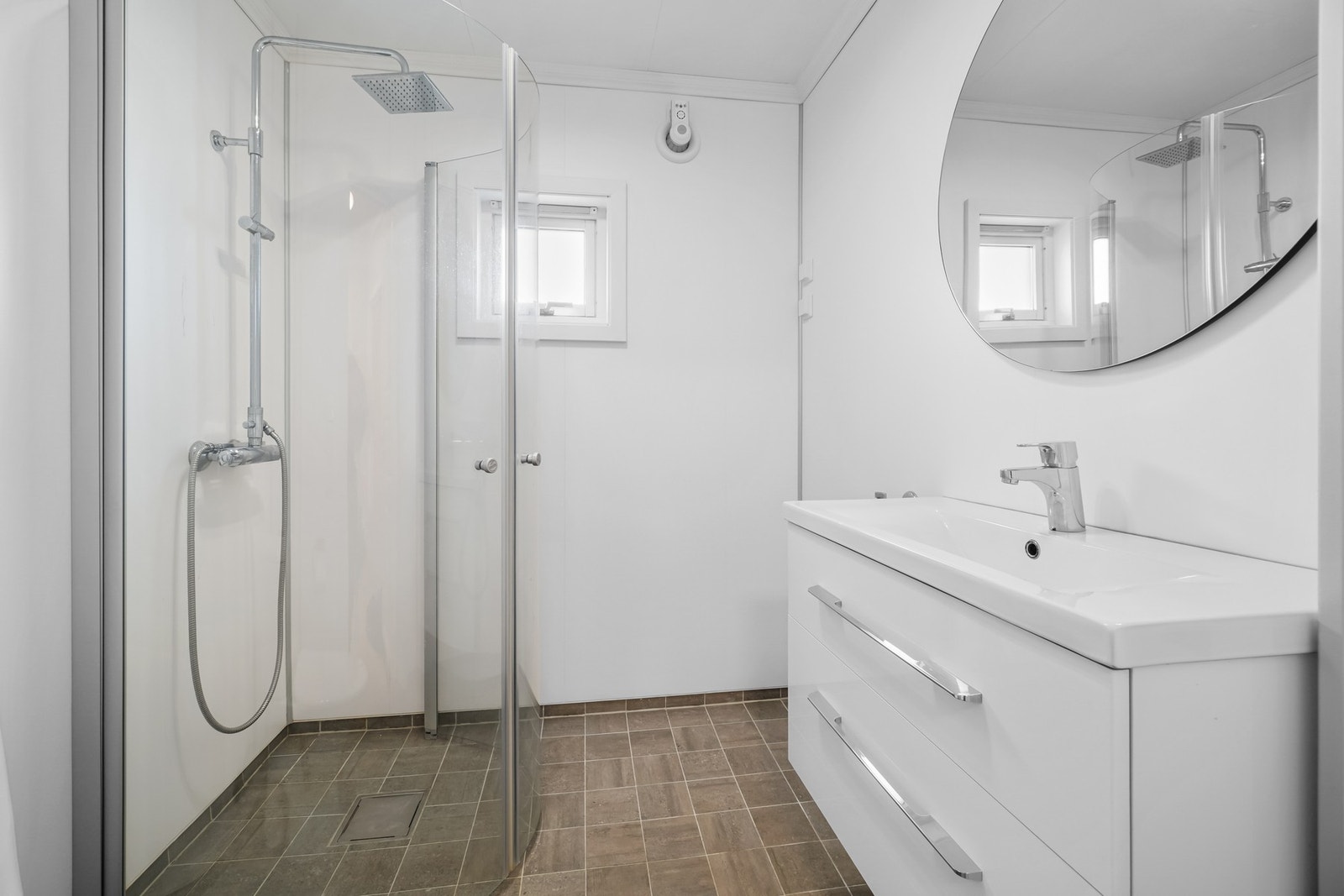 Badet ble pusset opp i 2016 og fremstår som pent og moderne. Galleribilde