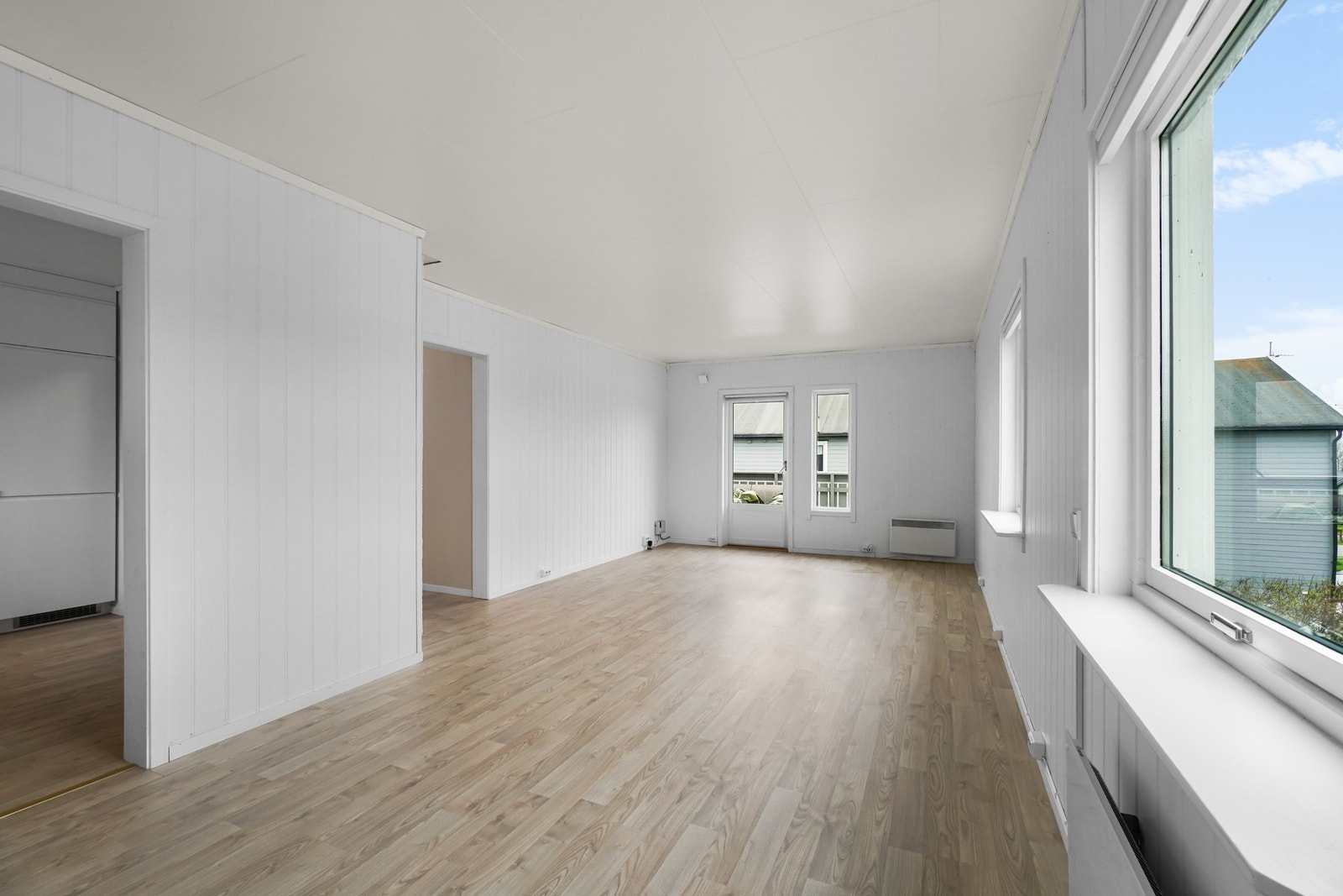 Mot sør er det utgang til en romslig balkong. Galleribilde